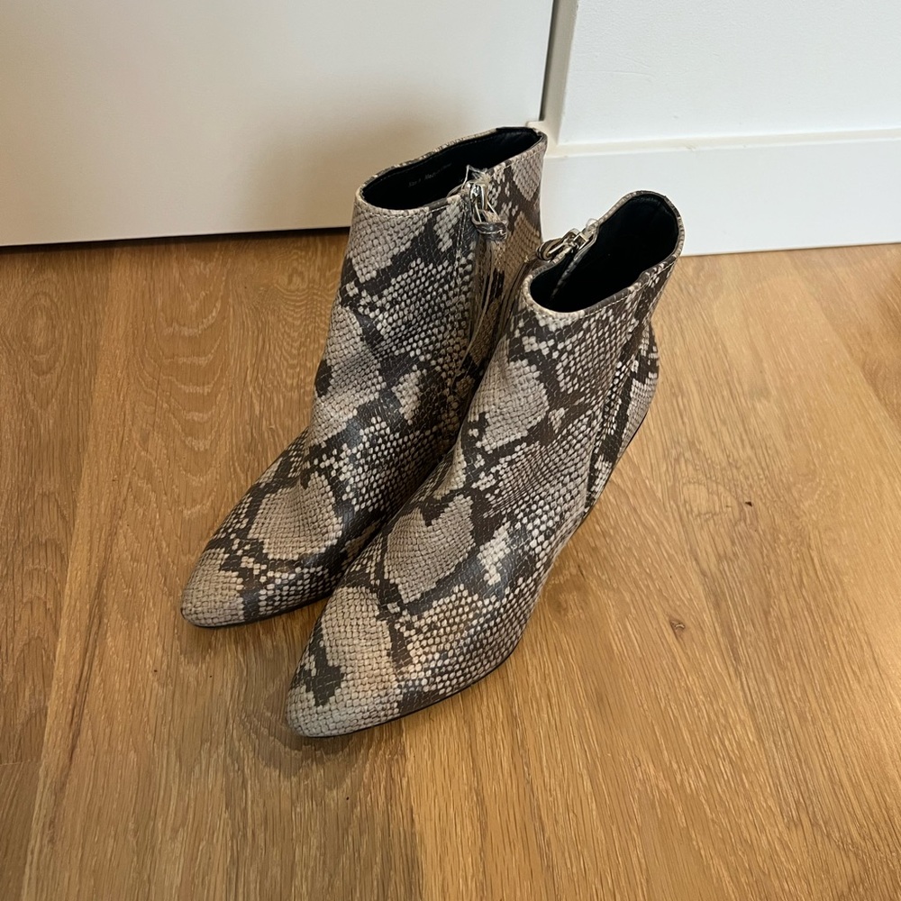 Dolce Vita Booties